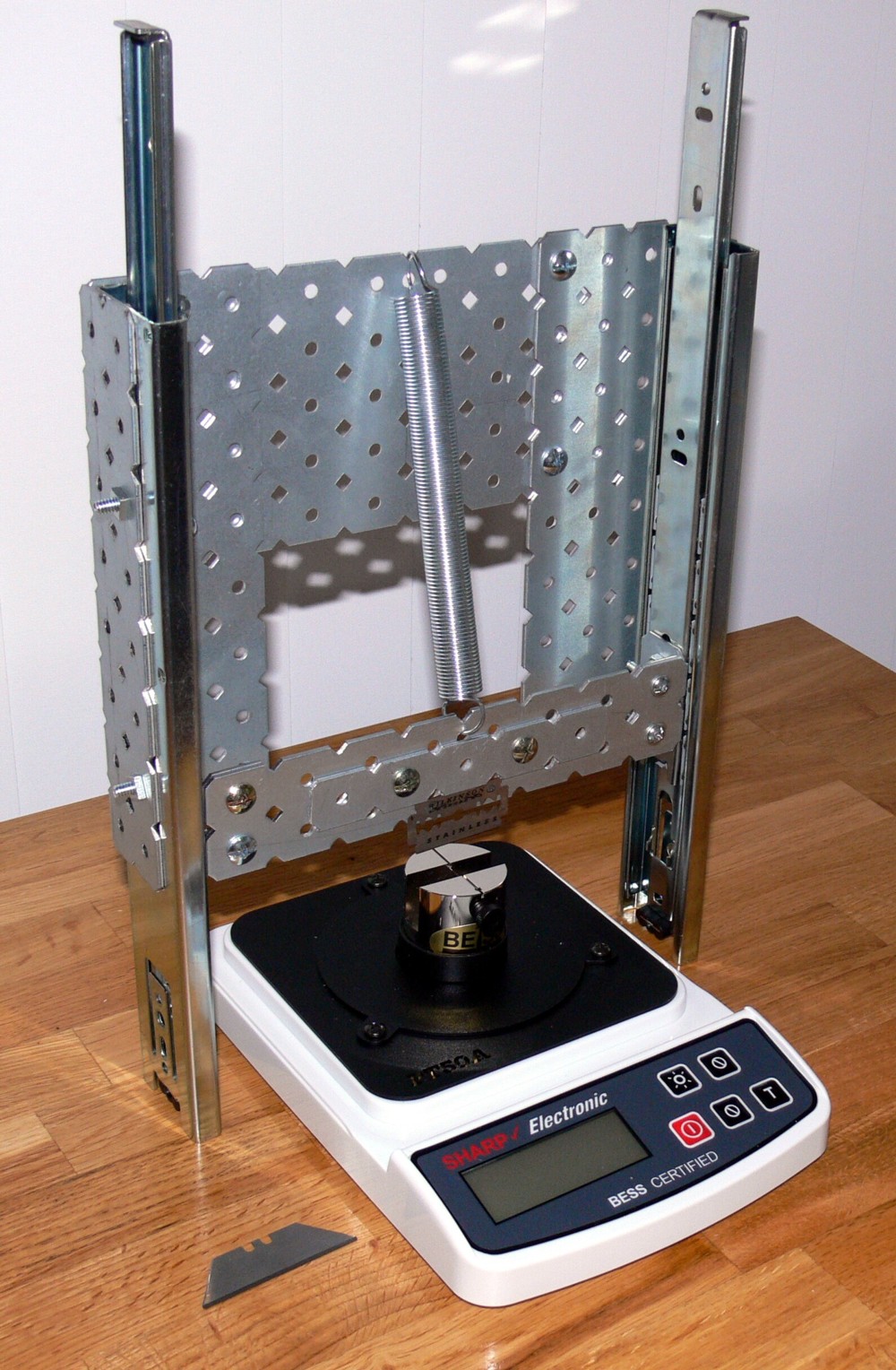 [Image: guillotine2s.JPG]